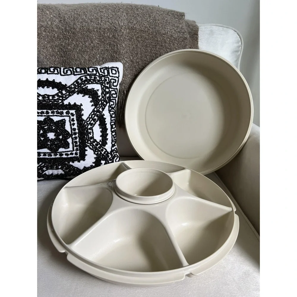 Tupperware vintage round